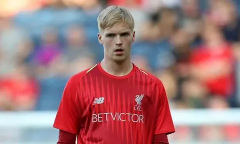 Liverpool trẻ cỡ nào trong "thảm bại" trước Aston Villa?