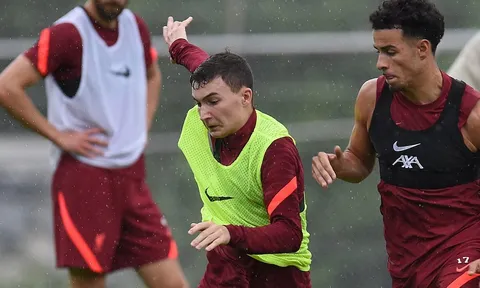 Liverpool trói chân cầu thủ đi bóng như Messi