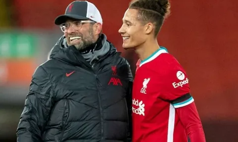 Chỉ 1 hành động, Klopp đã khiến sao trẻ của Liverpool 'hoảng sợ'