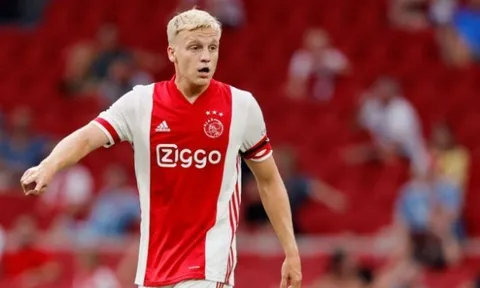 Lộ diện 3 đại gia Premier League bị Man United đánh bại trong thương vụ Van de Beek