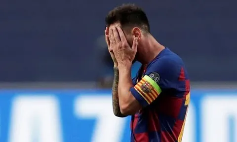 Lộ hình ảnh nội bộ Barca, Messi cúi gằm mặt cô lập