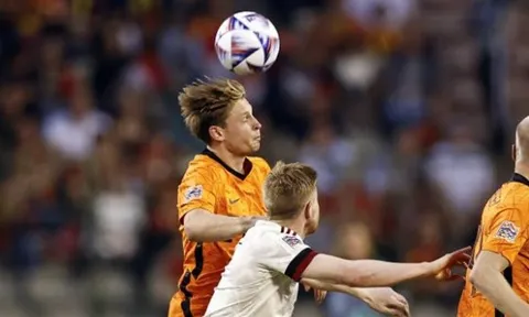 Lu mờ nhạc trưởng Man City, De Jong lại khiến Man Utd điên đảo