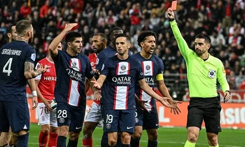 Luis Campos bất lực, Verratti nổi nóng vì Ramos nhận thẻ đỏ