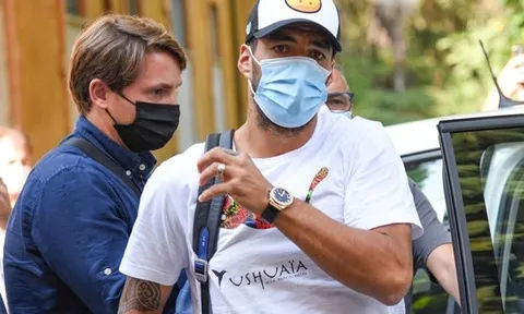 SỐC! Suarez bị điều tra vì gian lận, rõ lý do không thể đến Juventus