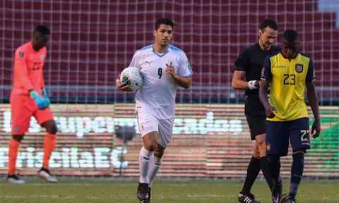 Luis Suarez "nổ" cú đúp muộn, không kịp cứu Uruguay thoát thua trước Ecuador