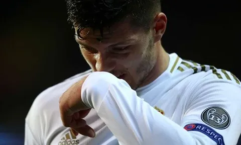 Real Madrid toang mạnh, thêm 1 ngôi sao dính COVID-19