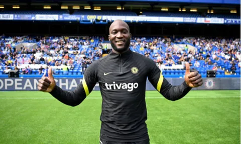 Lukaku tả xung hữu đột trong buổi tập đầu tiên tại Stamford Bridge