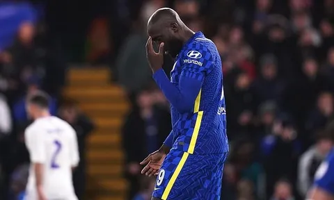 Lukaku với pha hỏng ăn thổi bay cơ hội của Chelsea