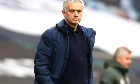 CHOÁNG! Luke Shaw 'xát muối' Mourinho sau 1 hành động với Ole