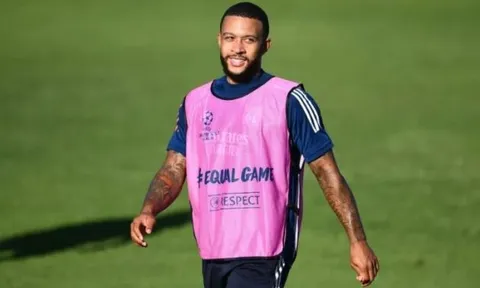 Lyon hé lộ tương lai Depay, Barcelona 'mừng thầm'
