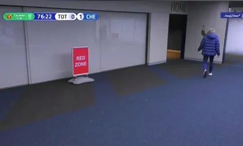 Hành động "kì quái" trước Chelsea, Mourinho lập tức lên tiếng