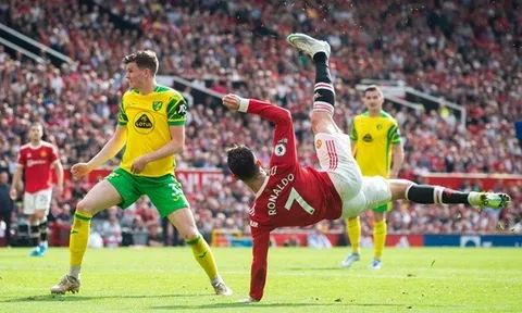 Ronaldo cứu rỗi MU: Sáng hy vọng top 4
