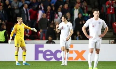 Fan Man Utd nóng máu: 'Không xứng 80 triệu. Tôi còn giá trị hơn cậu ta'