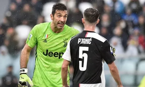 Mắc sai lầm nghiêm trọng, Buffon bị Sarri chỉ trích thậm tệ