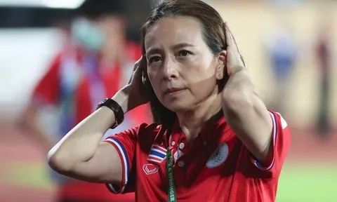 Madam Pang trừng phạt trợ lý quấy rối U23 Thái Lan