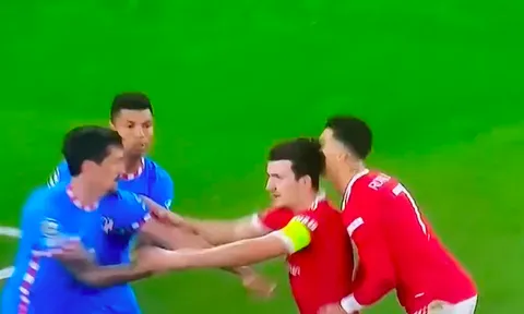 Maguire ám hại Ronaldo; Simeone lo chạy trốn CĐV M.U