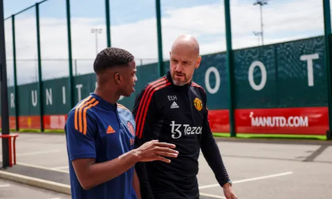 Malacia sớm có "cạ cứng" khi ra mắt Man Utd