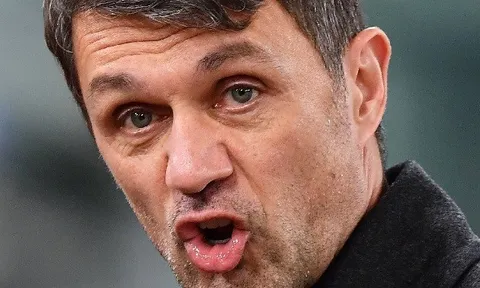 Maldini chơi dao, Milan đứt tay
