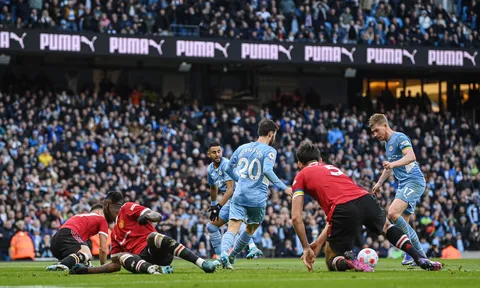 0 cú sút và 0 cơ hội, Man Utd bị Man City dập như đá tập