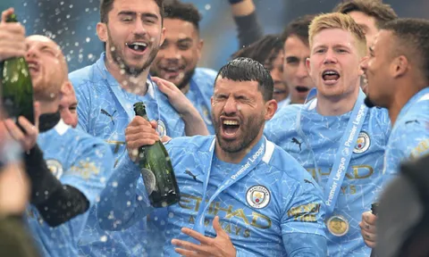 Man City “quẩy tưng bừng” trong ngày nâng cúp vô địch Ngoại hạng Anh