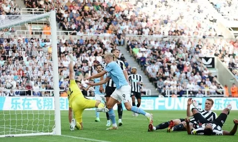 Man City thoát hiểm ngoạn mục trong trận cầu điên rồ với Newcastle