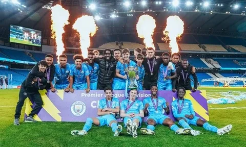 Man City vô địch Premier League 2