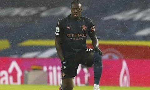 Quá chán Benjamin Mendy, Man City vẫn bất lực với 'báu vật' 70 triệu