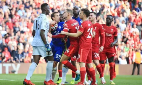 Màn đại chiến làm náo loạn cầu trường Anfield
