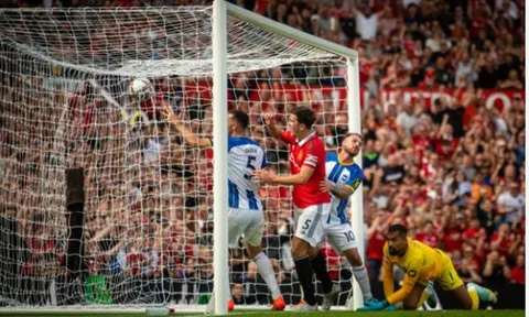Màn ra mắt thảm họa của Erik ten Hag