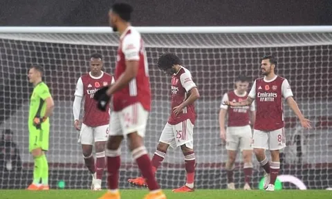 "Họ tệ hại gấp 1 triệu lần so với khi đối đầu Man Utd..."