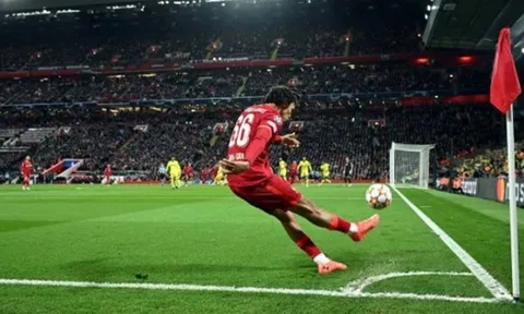 Màn trình diễn hoàn mỹ của đội trưởng tương lai Liverpool