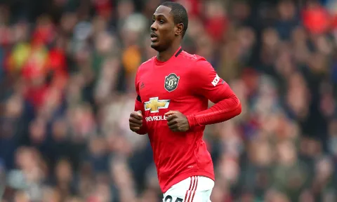 "Man United đang đối xử tệ bạc với cậu ấy"