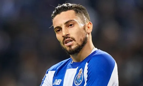 Man United "làm trò hề", Porto tức giận chốt tương lai Alex Telles gây sốc