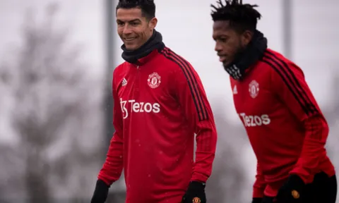 Ronaldo, Fred tươi rói trên sân tập