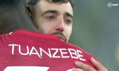 Man Utd bại trận, Bruno Fernandes khóc sưng húp cả mắt