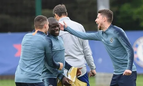 Man Utd có động thái cực sốc, muốn cuỗm "người bảo hộ" hàng thủ Chelsea