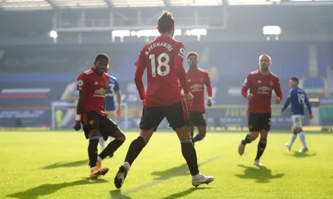 Man Utd đã phát hiện ra "thánh gánh team" đích thực trước Everton