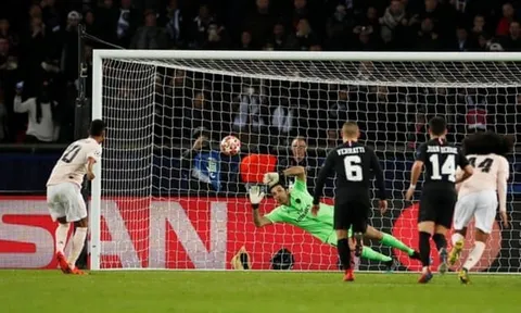 Man Utd đang bết bát nhưng họ từng khiến Paris trải qua đêm ác mộng