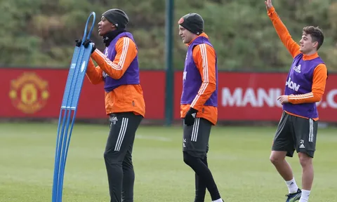 Man Utd đón 2 cái tên trở lại Carrington tập luyện