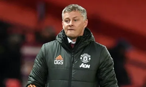 Man Utd, đừng tự biến mình thành "con rối"!