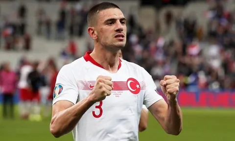 Fan Man Utd phát cuồng: 'Cậu ta giống Vidic, hay hơn De Ligt. Một con quái thú'