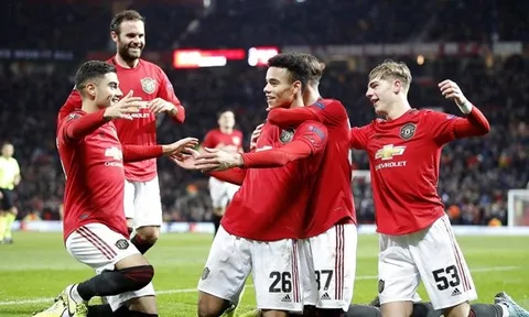 Man Utd hủy diệt AZ trong 11 phút, Solskjaer đã nhìn thấy điều gì?