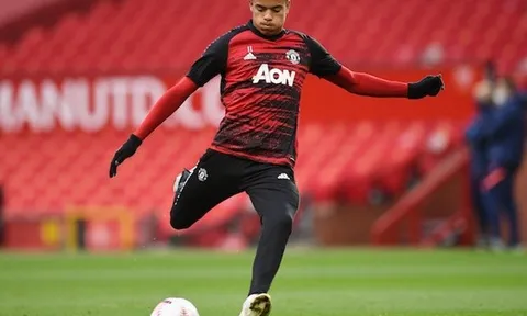 Man Utd không biết ghi bàn, Solskjaer cầu cứu 1 cái tên