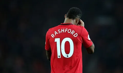 Man Utd 'nát tươm' trước thềm derby nước Anh: Gánh nặng trên vai 'Cậu bé vàng'