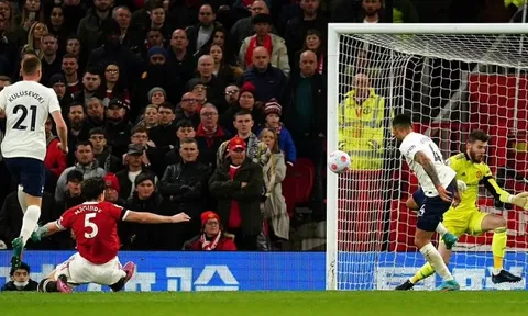 Man Utd phải tống khứ Harry Maguire