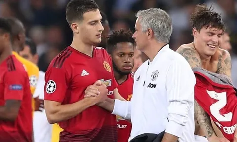 Man Utd đừng phạm sai lầm với 'sao xẹt' dưới thời Mourinho