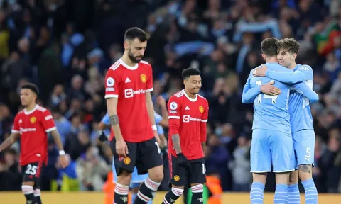 Chris Sutton: Man Utd nên tống khứ 10 cầu thủ