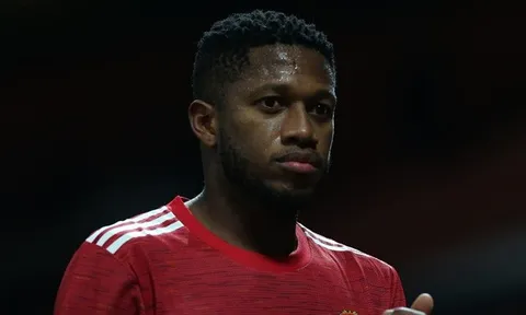 Man Utd thua đau, Paul Scholes nói luôn 2 câu về Fred