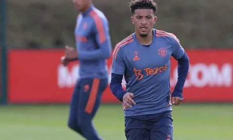 Trụ cột trở lại tập luyện, Man Utd chuẩn bị đại chiến Man City