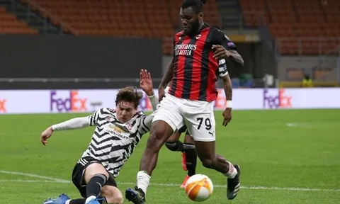 CĐV Man Utd: 'Họ gọi cậu ấy là Maldini Thụy Điển, tôi nghe nhiều rồi'